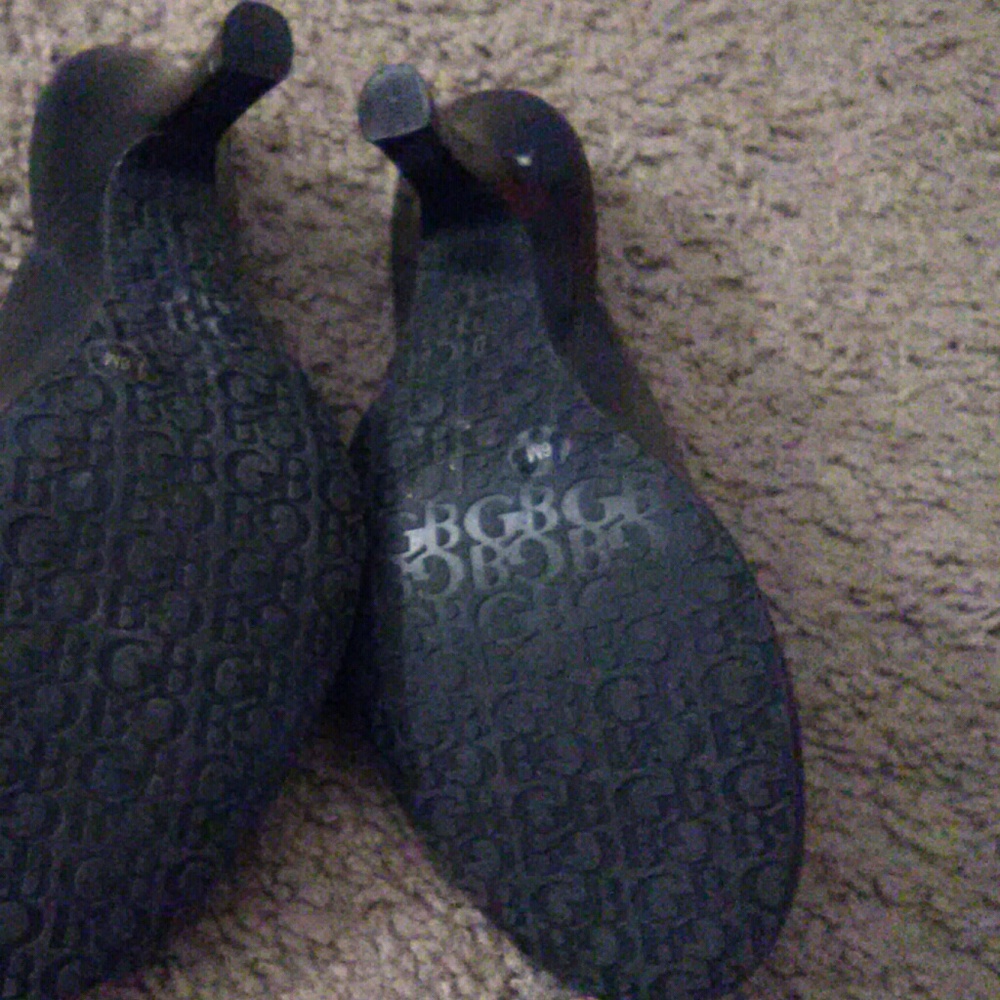 Heels - Picture 3 of 4